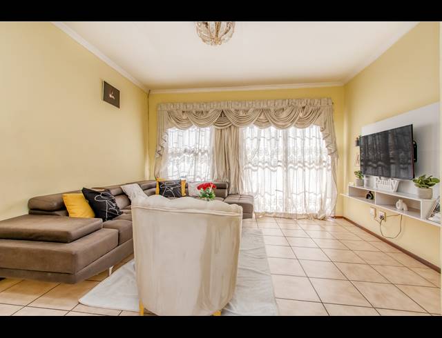 2 BEDROOM APARTMENT RENTED IN WILGEHEUWEL